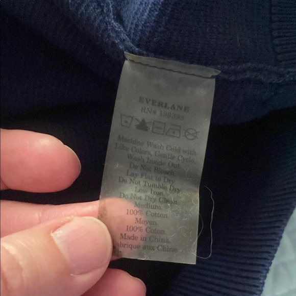 Everlane Blue Crewneck Sweater with Classic Design - Picture 3 of 4
